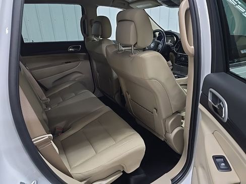 Used 2022 Jeep Grand Cherokee Laredo E image 17