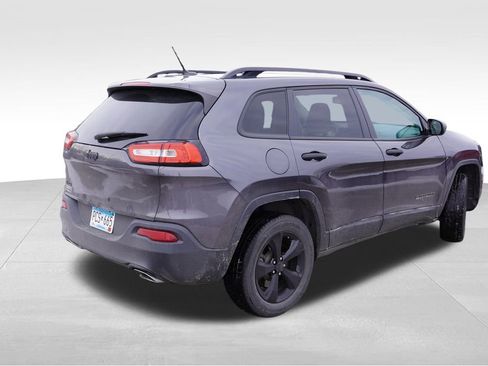 Used 2017 Jeep Cherokee Altitude image 3
