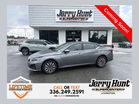 Used 2024 Nissan Altima 2.5 SV w/ SV Premium Package AWD/4WD image 1