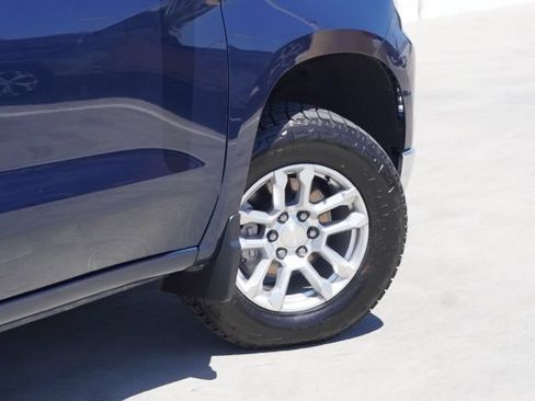 Used 2023 Chevrolet Silverado 1500 LT AWD/4WD image 9