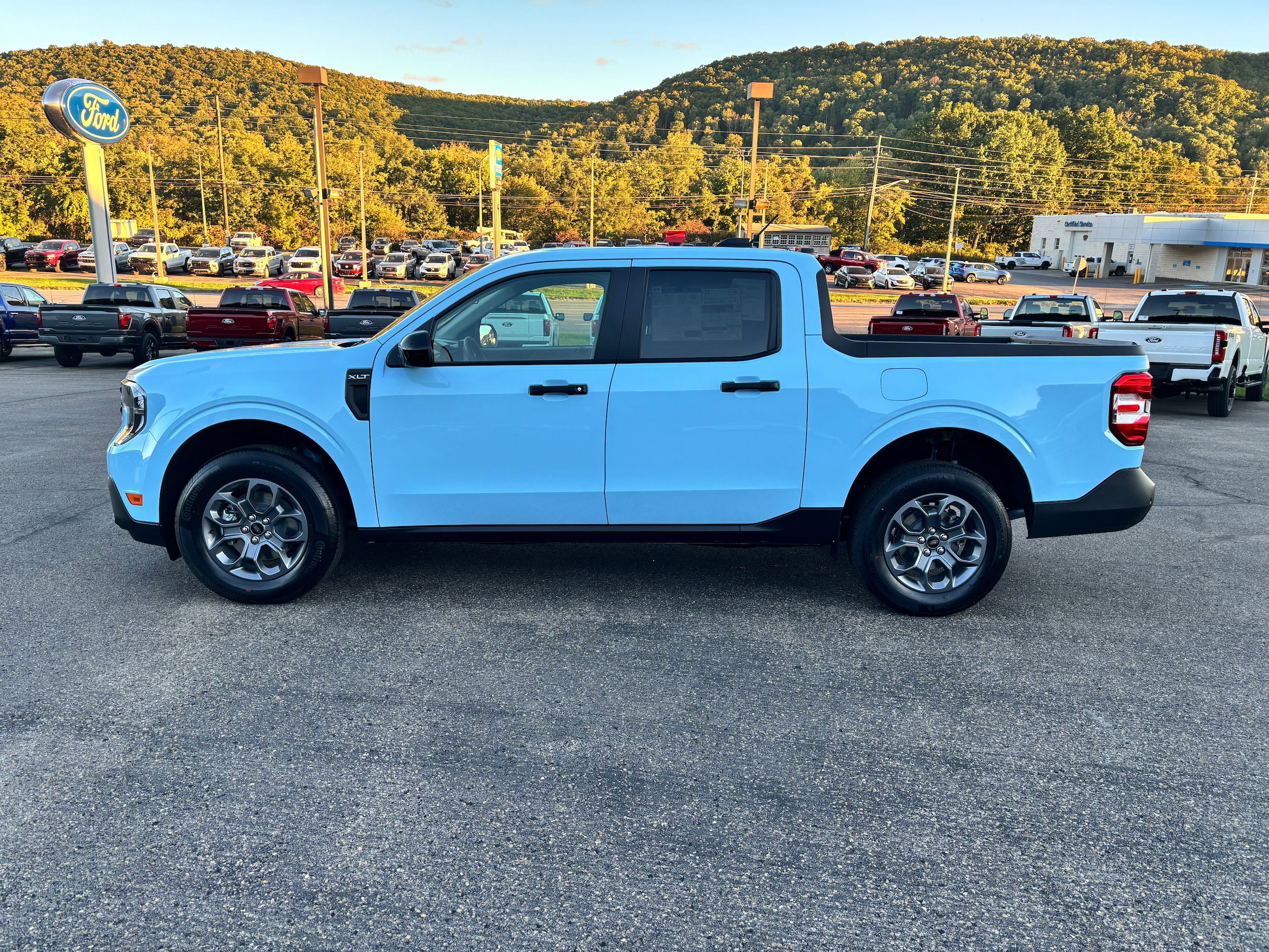 New 2026 Ford Maverick XLT w/ XLT Luxury Package AWD/4WD image 4