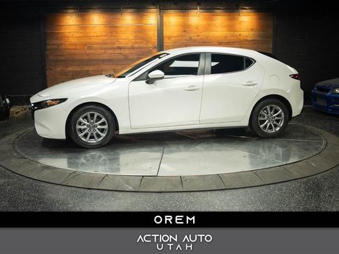Used 2021 MAZDA MAZDA3 s FWD image 1