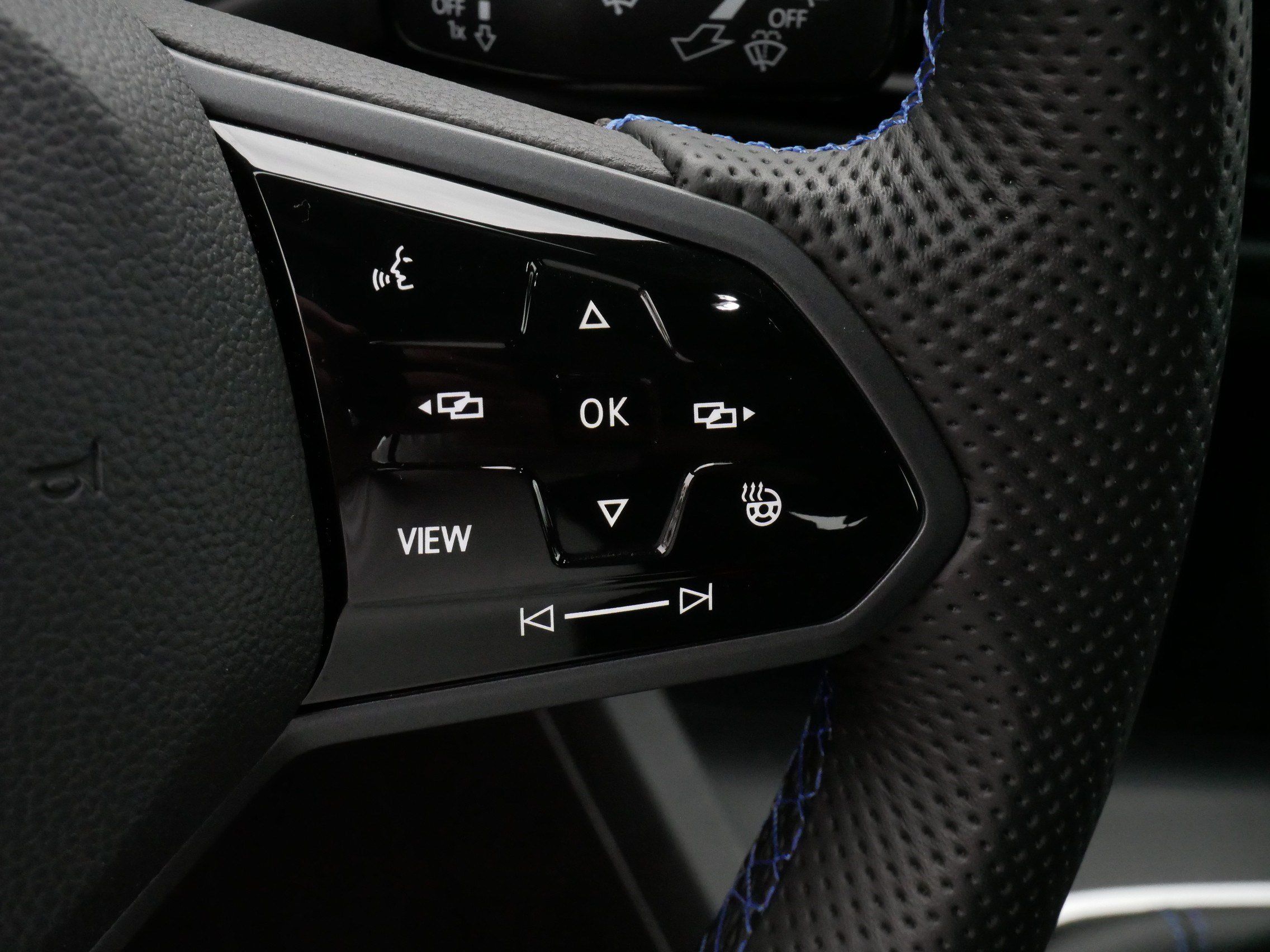 Certified 2022 Volkswagen Golf R AWD/4WD image 25