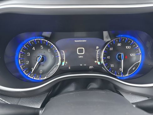 New 2026 Chrysler Pacifica Select image 32