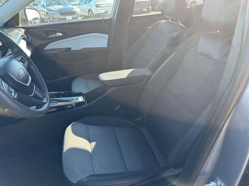 Used 2025 Chevrolet Trax LT image 27