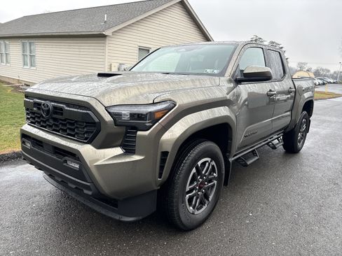 Certified 2025 Toyota Tacoma TRD Sport image 9
