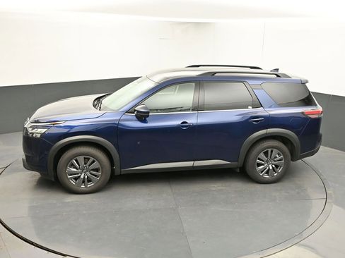 Used 2025 Nissan Pathfinder SV FWD image 41