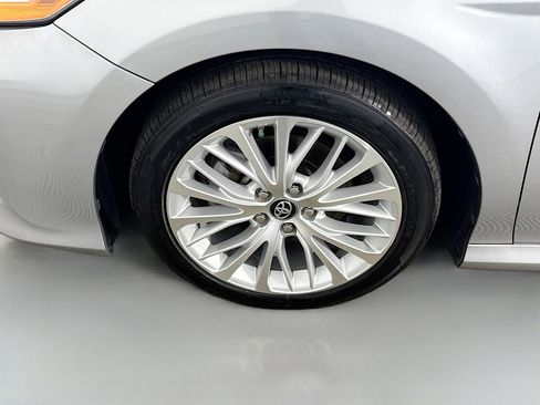 Used 2019 Toyota Camry XLE w/ Sunroof Package image 38