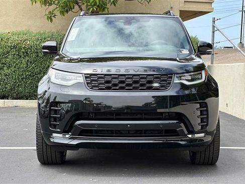 New 2025 Land Rover Discovery Dynamic SE image 8