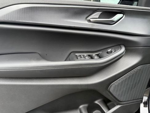 New 2025 Jeep Grand Cherokee Altitude image 10