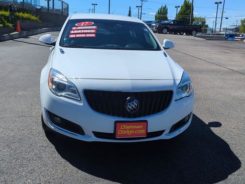 Used 2017 Buick Regal AWD image 2
