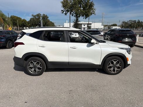 Used 2022 Kia Seltos EX image 4