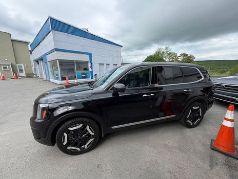 Used 2024 Kia Telluride S AWD/4WD image 2