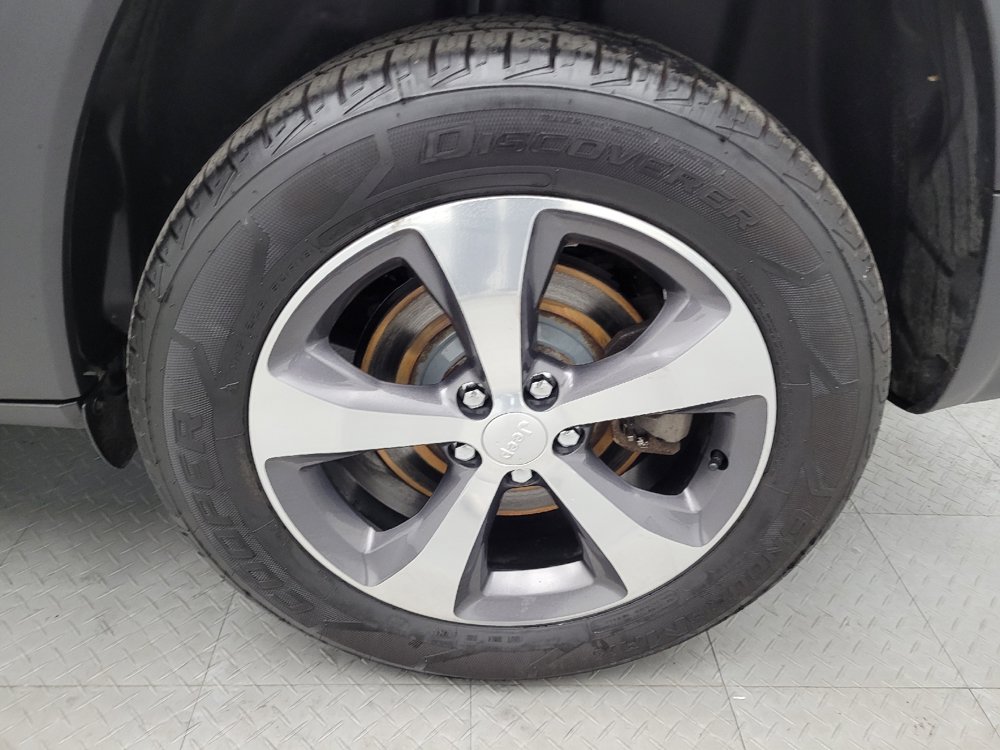 Used 2019 Jeep Cherokee Limited AWD/4WD image 31