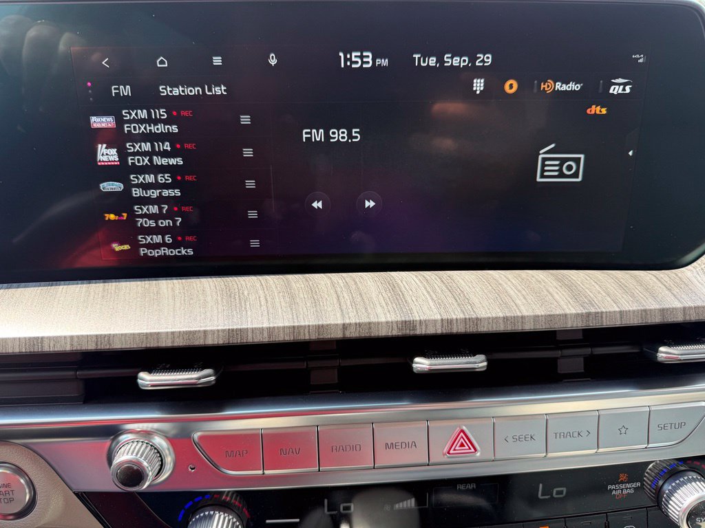 Used 2025 Kia Telluride SX w/ SX Captain's Chair Package FWD image 17
