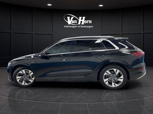 Used 2022 Audi e-tron Premium w/ Towing Package image 4