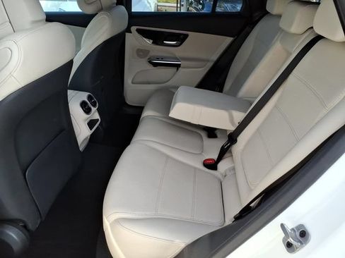 Used 2025 Mercedes-Benz GLC 350e 4MATIC image 18