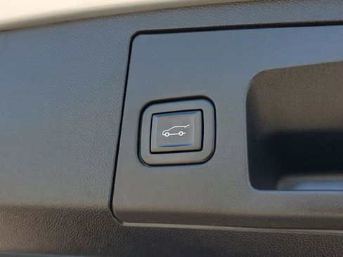 Used 2022 Cadillac XT4 Premium Luxury w/ Enhanced Visibility Package image 11