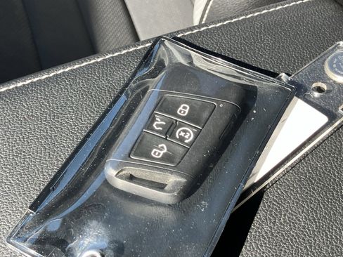 Used 2023 Volkswagen Taos SEL image 39