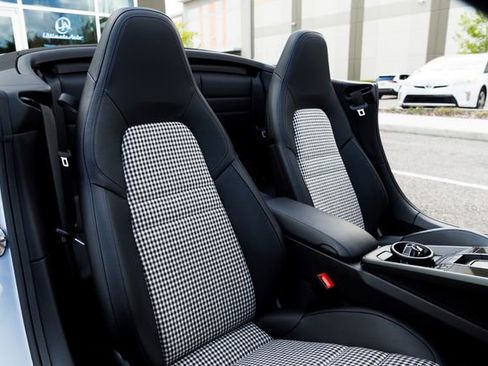 Used 2024 Porsche 911 Carrera image 21