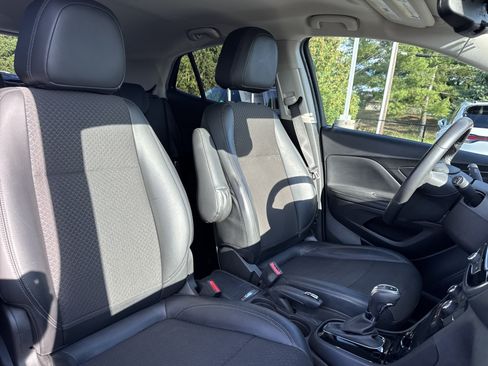Used 2020 Buick Encore Preferred AWD/4WD image 15