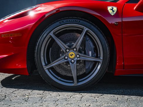 Used 2014 Ferrari 458 Spider image 17