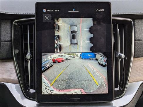 Certified 2025 Volvo XC90 B5 Plus w/ Protection Package Premier image 17