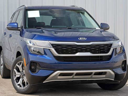 Used 2021 Kia Seltos EX image 2