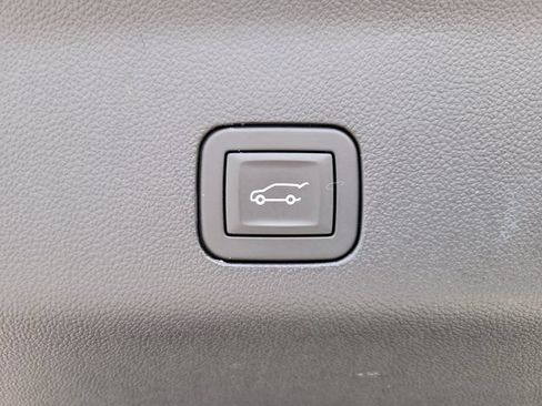 Used 2025 Chevrolet Tahoe LT AWD/4WD image 16