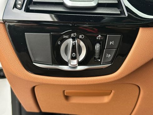 Used 2023 BMW 530e w/ Convenience Package image 30