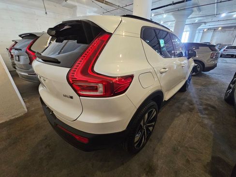 Used 2024 Volvo XC40 B5 Plus w/ Protection Package Premier AWD/4WD image 3