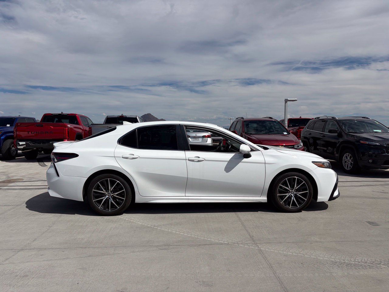 Used 2024 Toyota Camry SE w/ Convenience Package FWD image 3