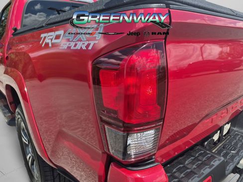 Used 2019 Toyota Tacoma TRD Sport AWD/4WD image 28
