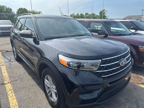 Used 2024 Ford Explorer XLT AWD/4WD image 25