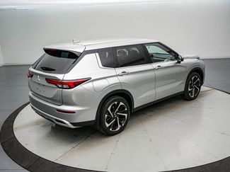 Used 2024 Mitsubishi Outlander SE video 4