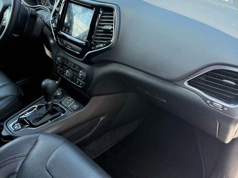 Used 2019 Jeep Cherokee Limited image 40