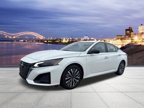 Used 2025 Nissan Altima 2.5 SV FWD image 1