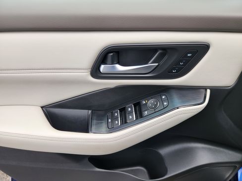 Used 2023 Nissan Rogue SL w/ SL Premium Package image 18