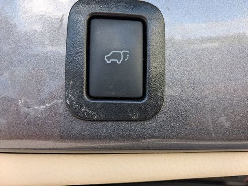 Used 2019 Toyota Highlander Limited FWD image 11