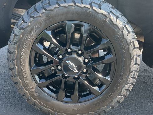 Used 2025 Chevrolet Silverado 2500 LTZ w/ LTZ Plus Package AWD/4WD image 15