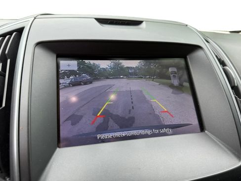 Used 2020 Ford Edge SE FWD image 16