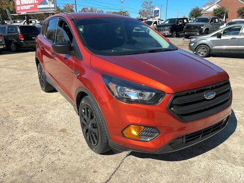 Used 2019 Ford Escape S image 3