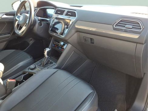 Used 2024 Volkswagen Tiguan SE image 22