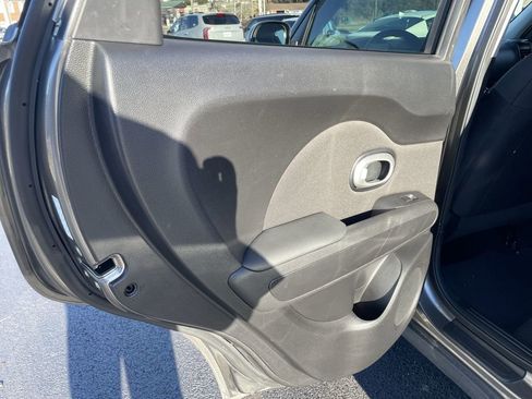 Used 2019 Kia Soul image 19