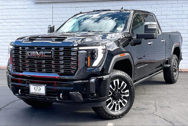 Used 2024 GMC Sierra 3500 Denali Ultimate AWD/4WD image 1