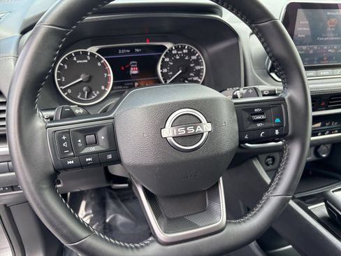 Used 2025 Nissan Rogue SV FWD image 30