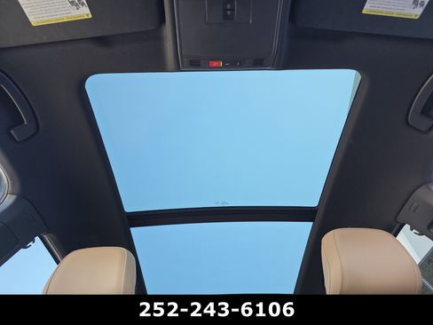 Used 2024 Volkswagen Tiguan SE R-Line AWD/4WD image 12