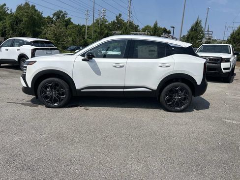 New 2026 Nissan Kicks SR w/ SR Premium Package FWD image 4