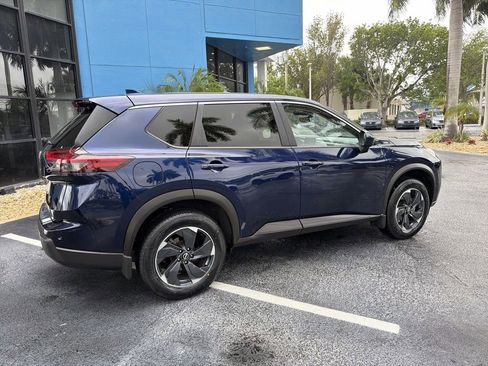 Used 2024 Nissan Rogue SV FWD image 8