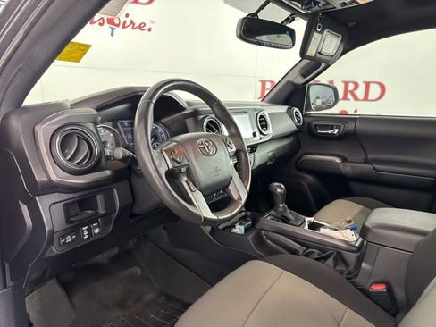 Used 2017 Toyota Tacoma TRD Off-Road image 12